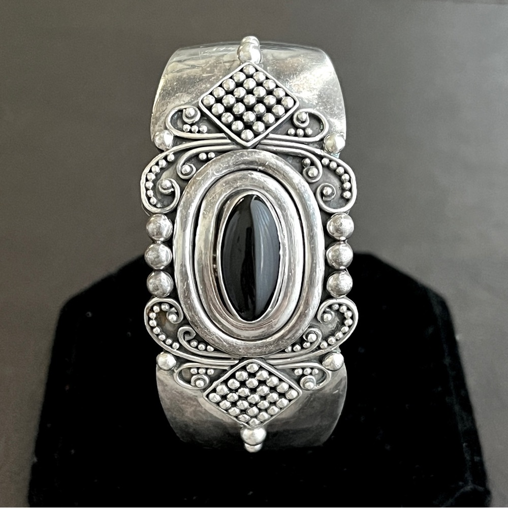 Vintage ornate sterling silver black onyx cuff bracelet - Picture 3 of 8